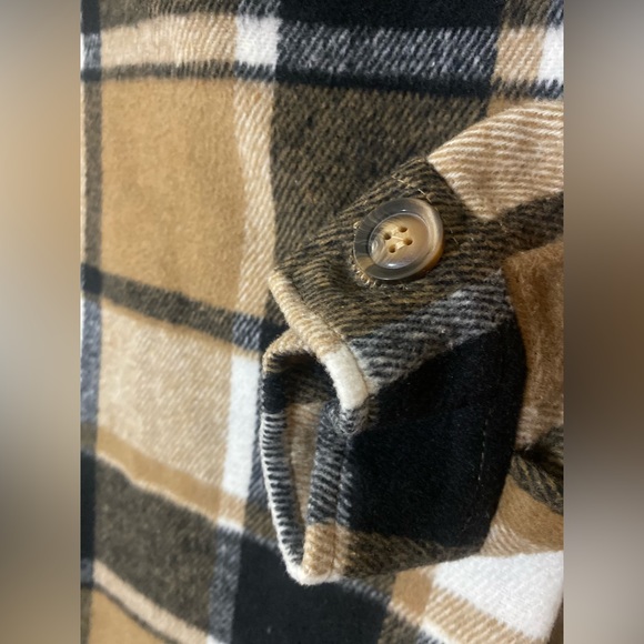 💛🤎GREAT CONDITION🤎💛 Shacket | Size: M | Knee Length | Plaid Multi - Picture 6 of 8